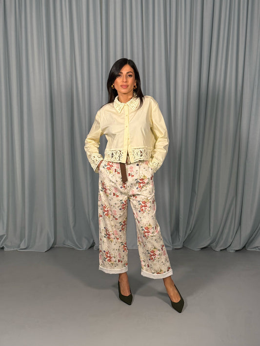 Camicia corta con colletto e inserti traforati