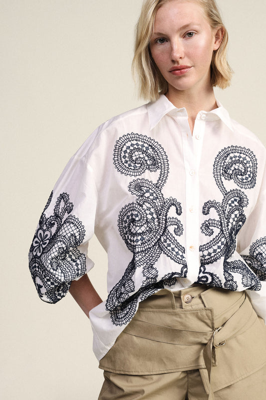 Camicia ampia con ricamo paisley e bottoni