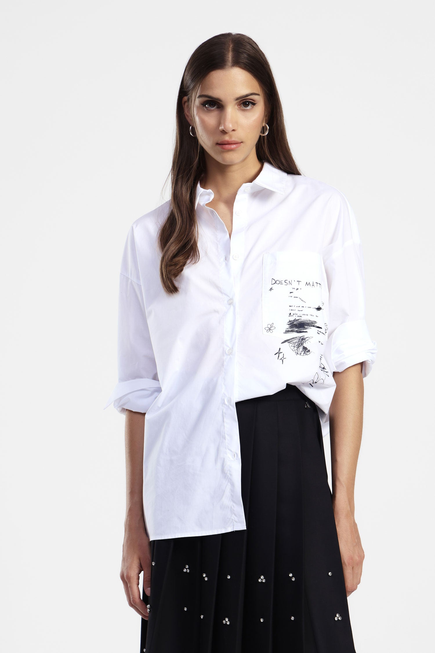 Camicia over stampa grafica e colletto classico