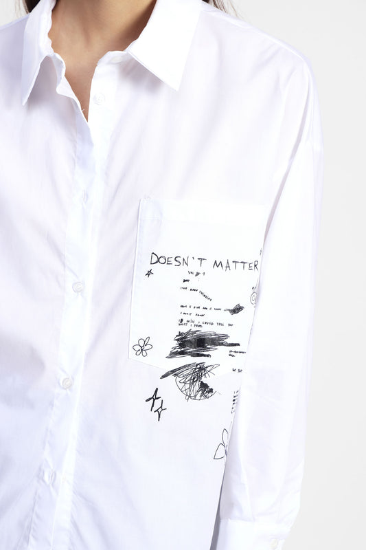 Camicia over stampa grafica e colletto classico