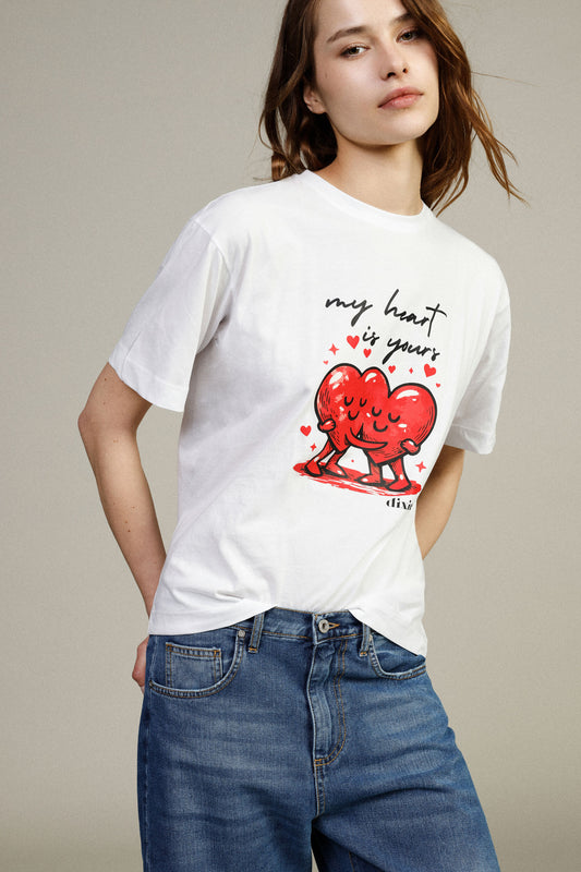 T-shirt stampa cuore fit regolare girocollo