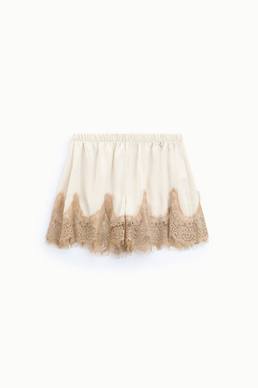 Shorts regular-fit con bordo in pizzo smerlato