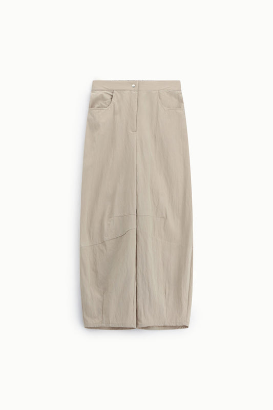 Pantaloni palazzo a gamba ampia con pinces visibili