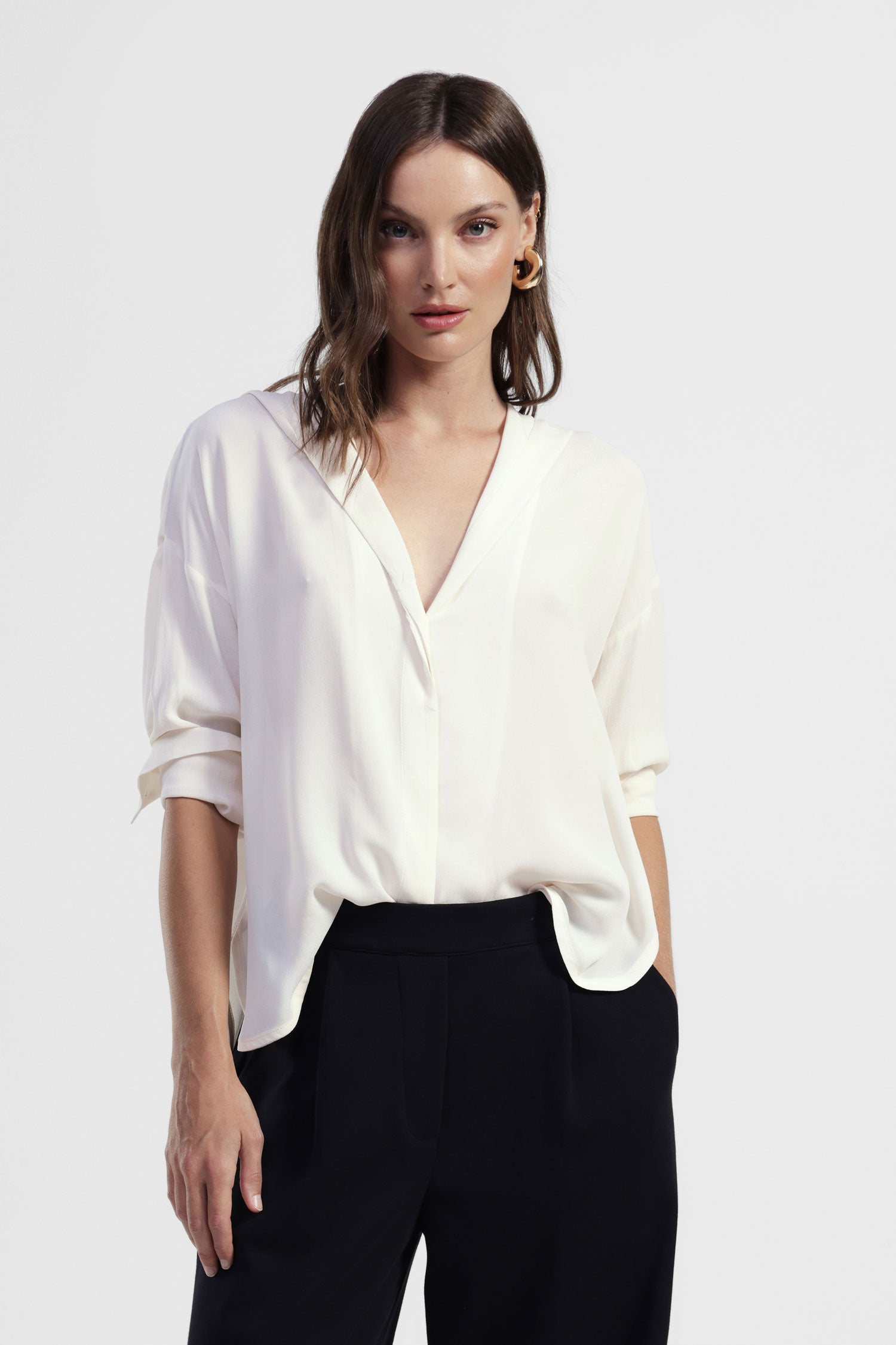 Camicia ampia v con maniche lunghe