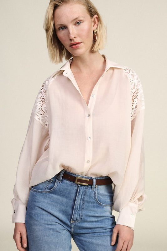 Camicia con maniche ampie e inserti traforati