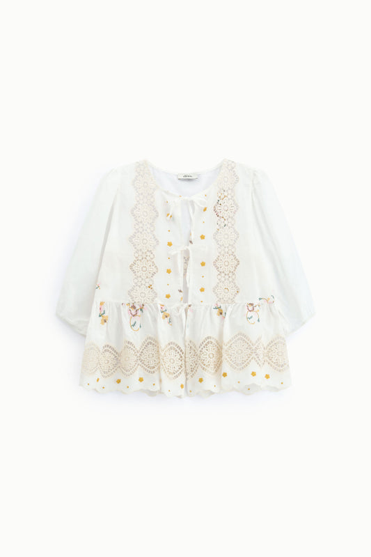 Blusa ricamata con maniche corte e dettagli traforati