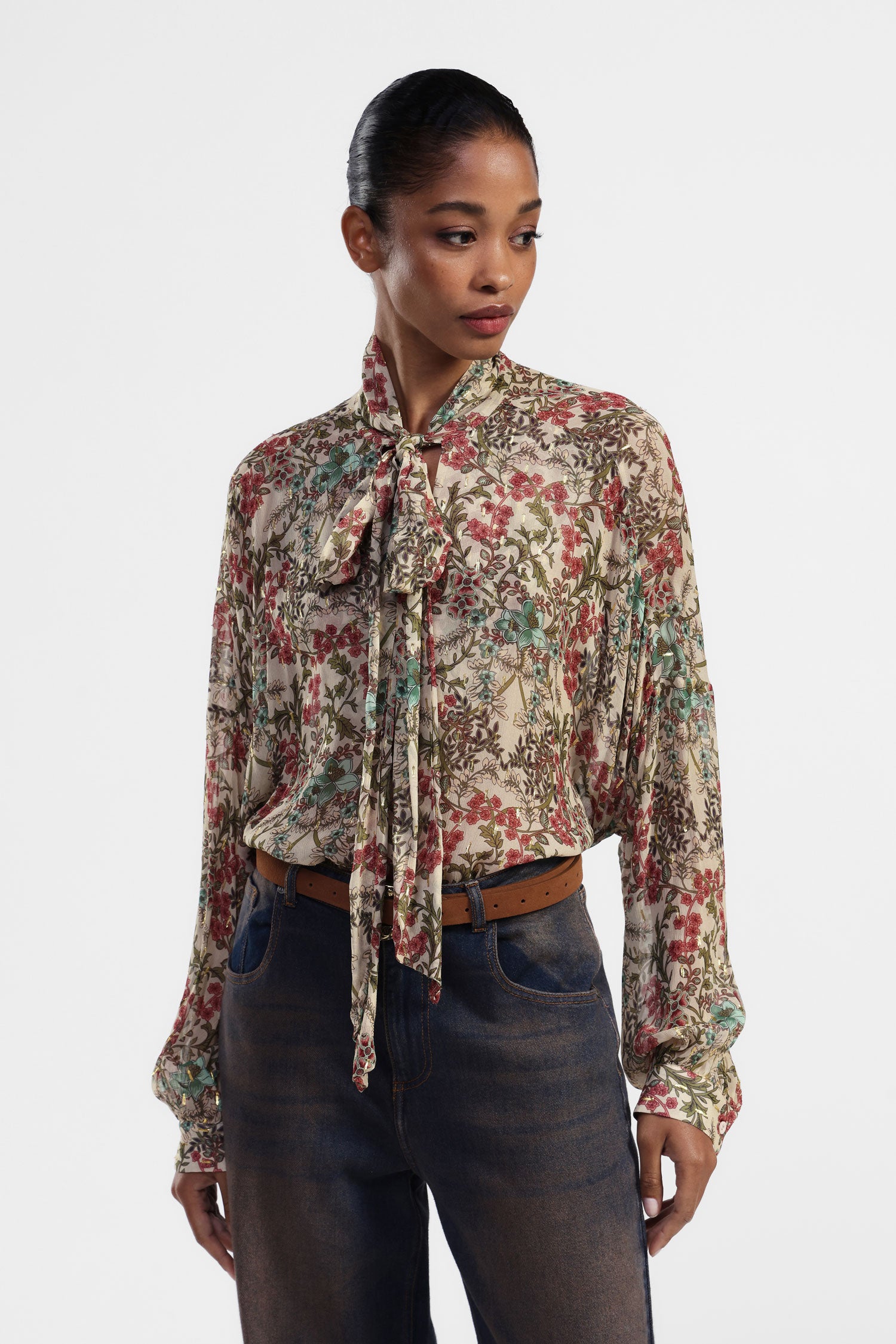 Camicia floreale con fiocco al collo