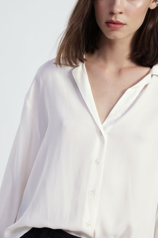 Camicia ampia con collo classico e bottoni