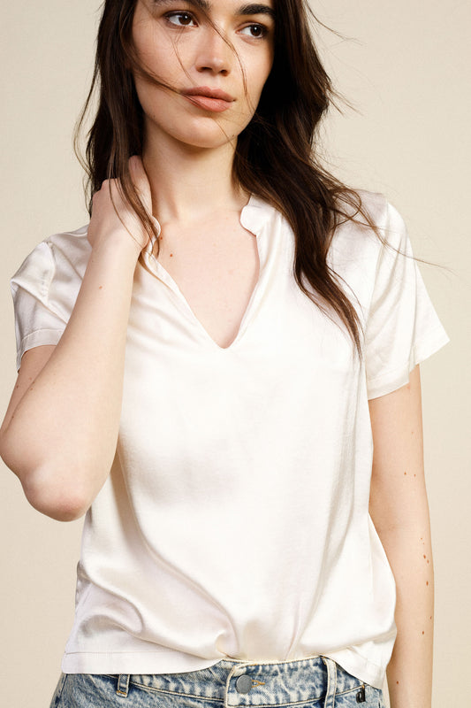 T-shirt manica corta scollo a v aperto