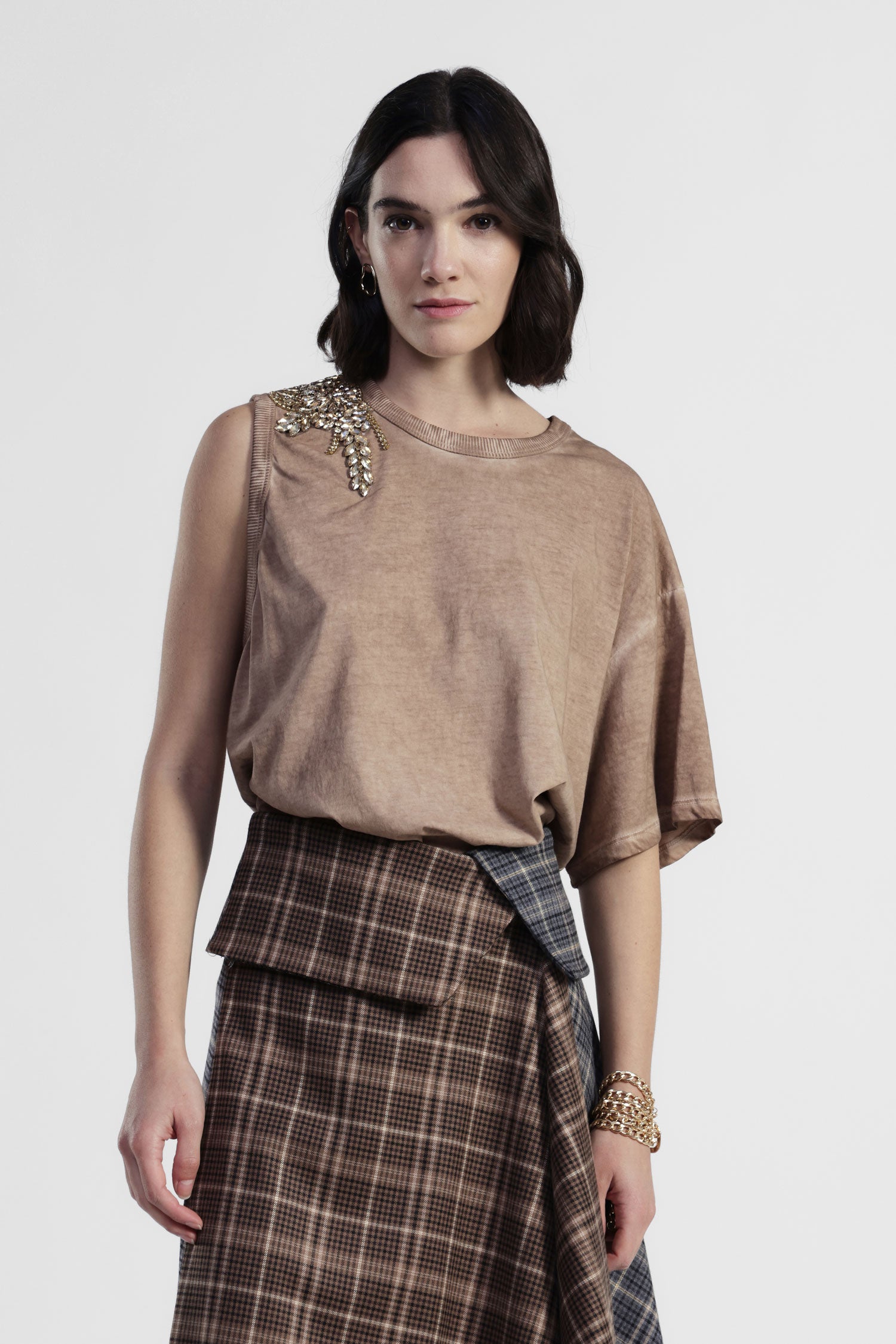 T-shirt manica corta con applicazione gioiello