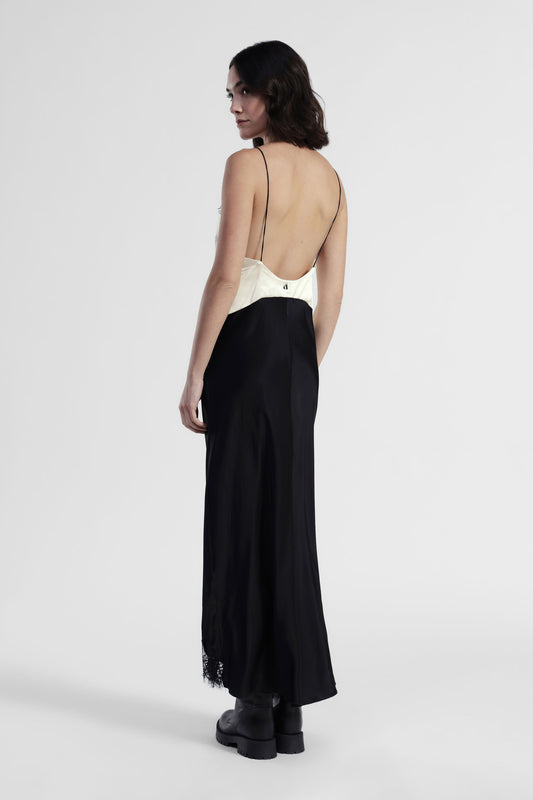 Dress lungo con spalline sottili e dettagli in pizzo