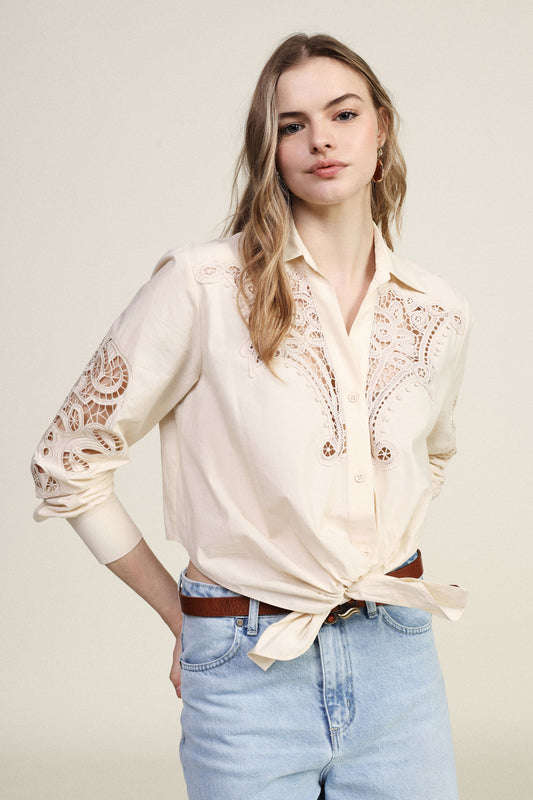 Camicia con ricamo traforato e nodo frontale