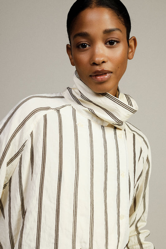 Camicia a righe con tasca applicata e colletto morbido