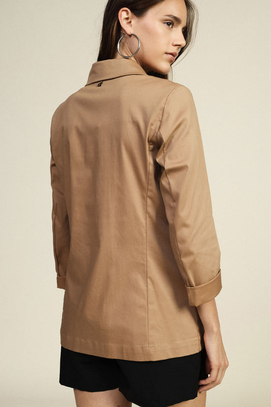 Blazer monopetto con maniche risvoltate e tasche
