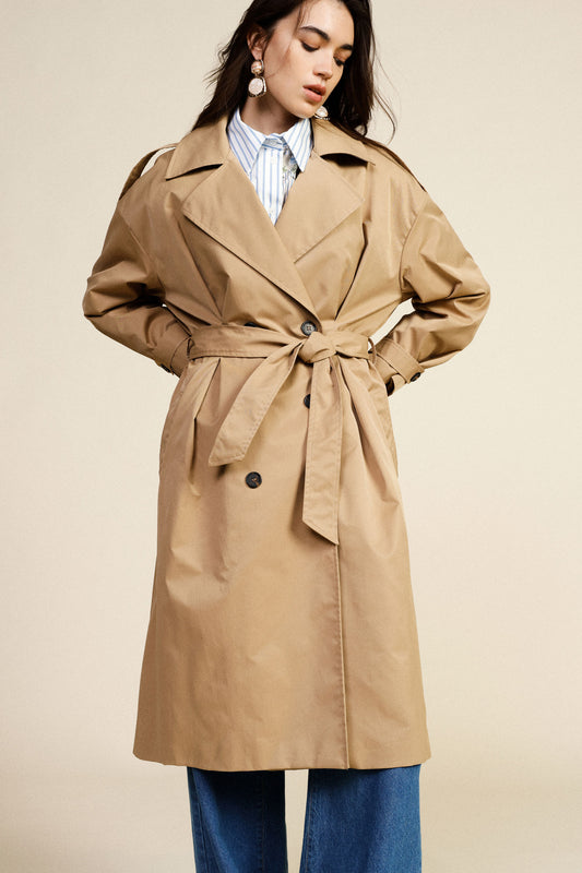 Trench coat con cintura e bottoni doppiopetto