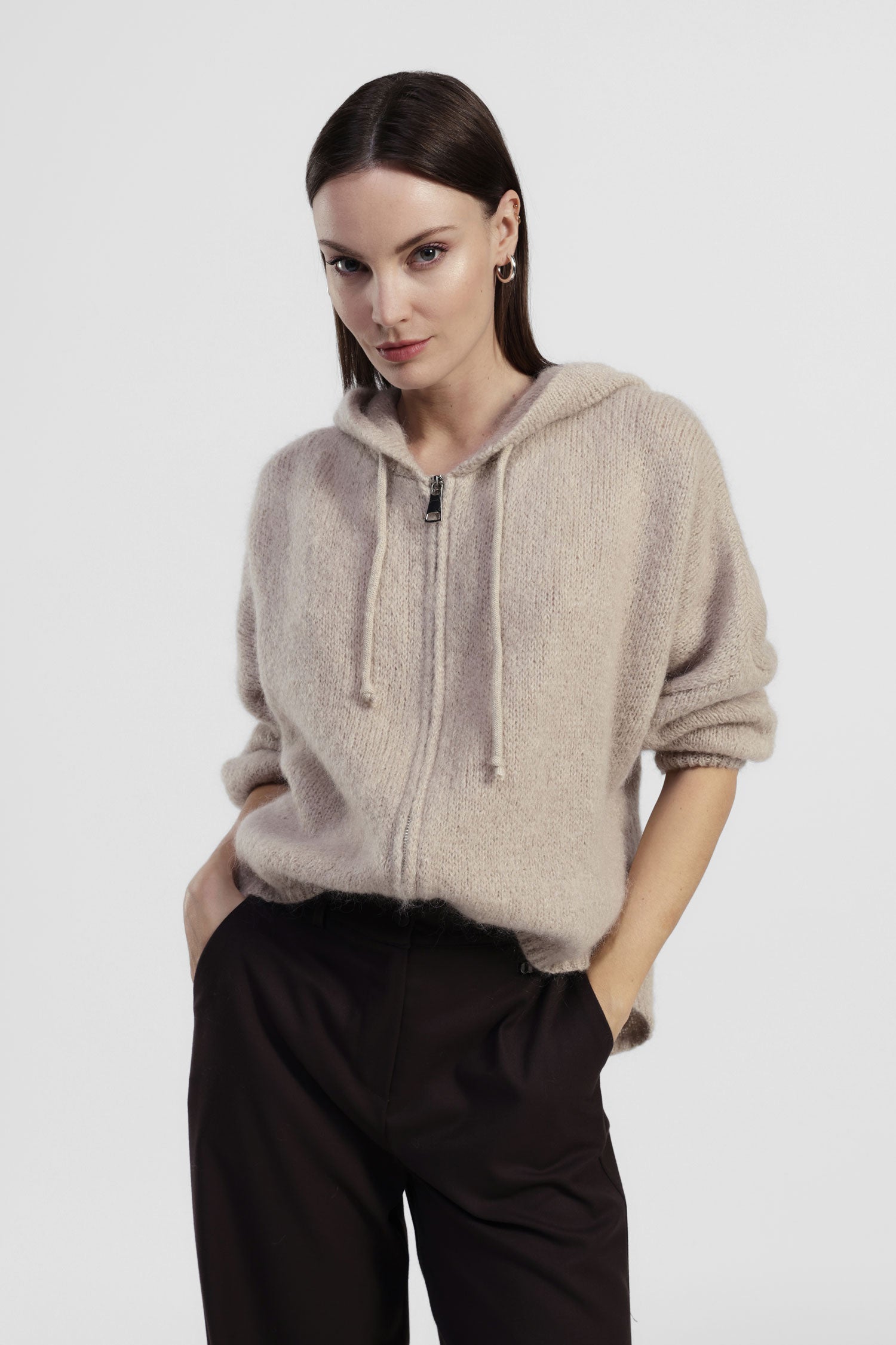 Cardigan oversize con cappuccio e zip frontale