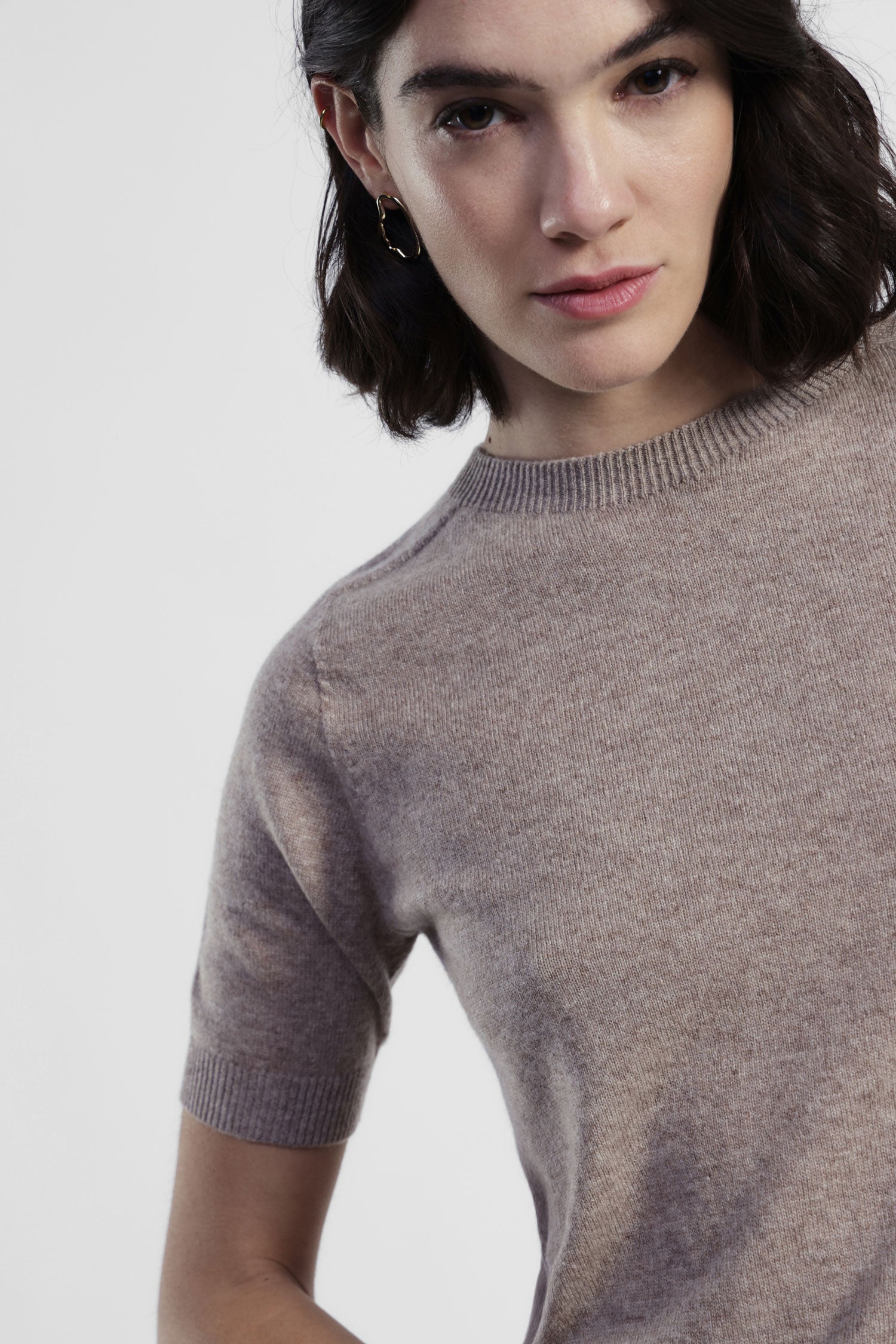 Maglione girocollo maniche corte tinta unita