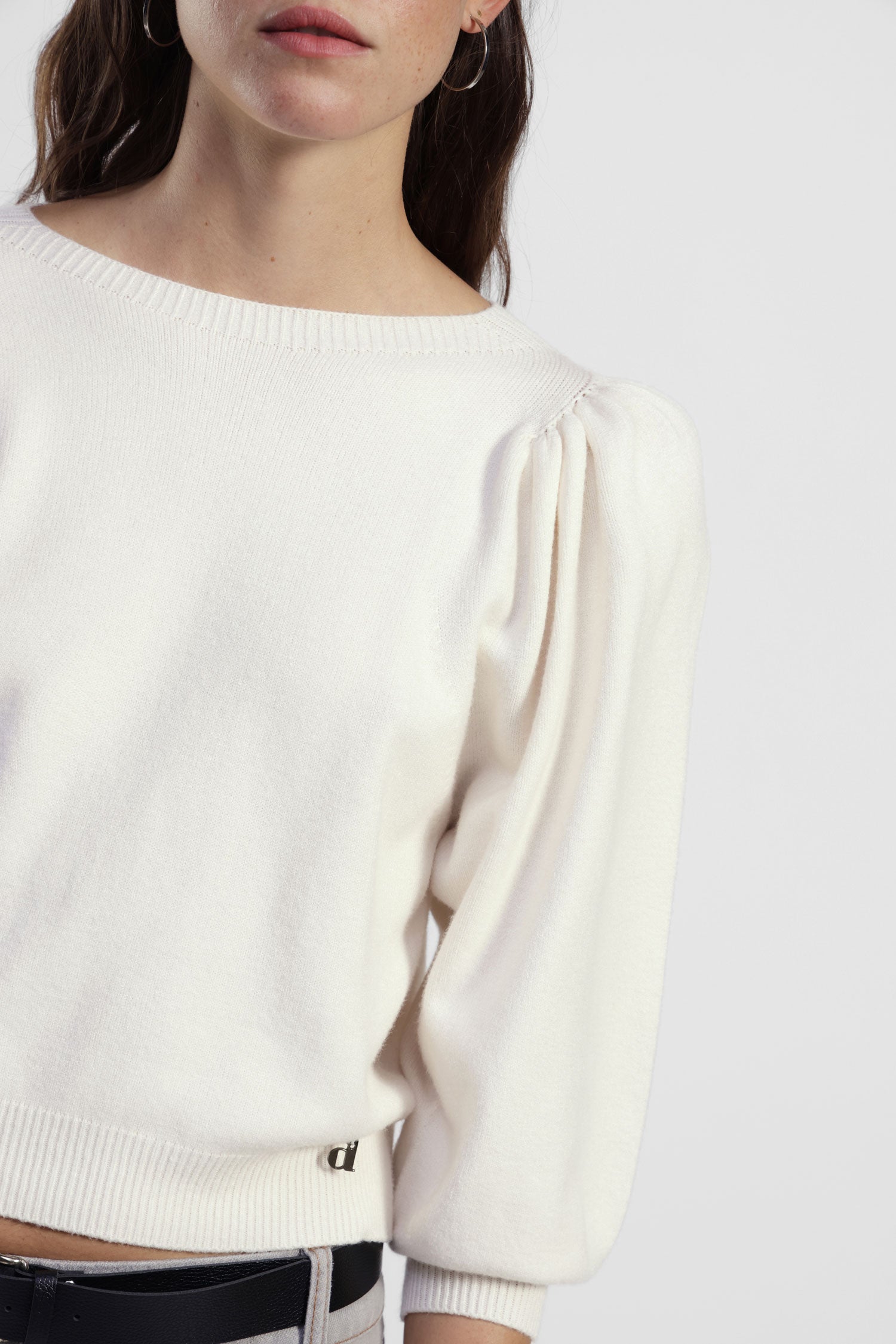 Maglione girocollo maniche lunghe con spalle arricciate