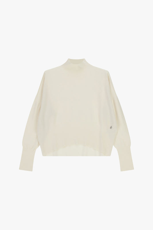 Maglia dolcevita con maniche ampie e bordo asimmetrico