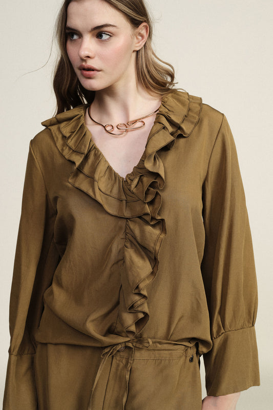 Blusa con scollo a volant e maniche lunghe