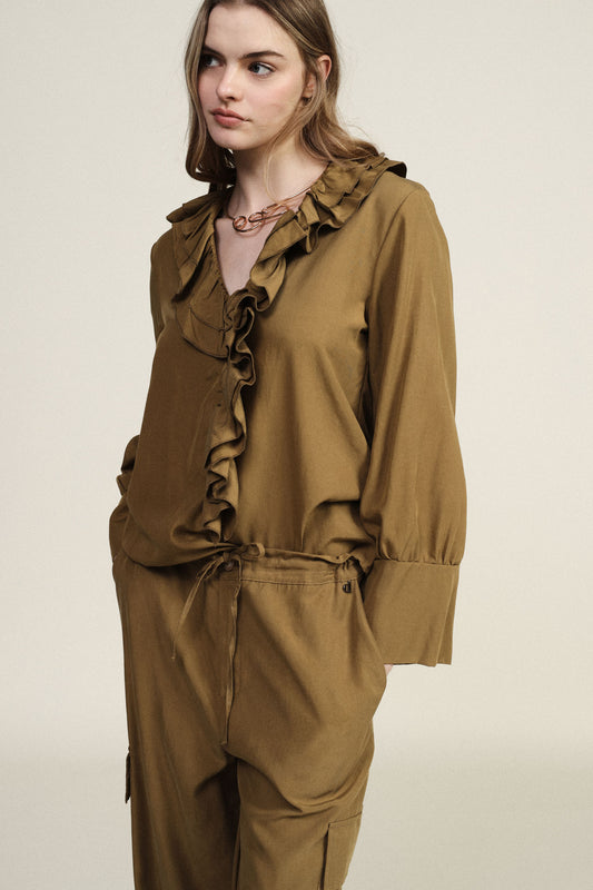 Blusa con scollo a volant e maniche lunghe