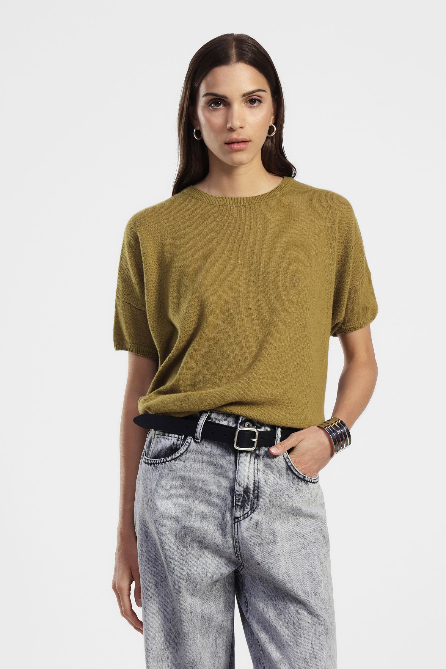 Maglione corto vestibilità ampia maniche corte