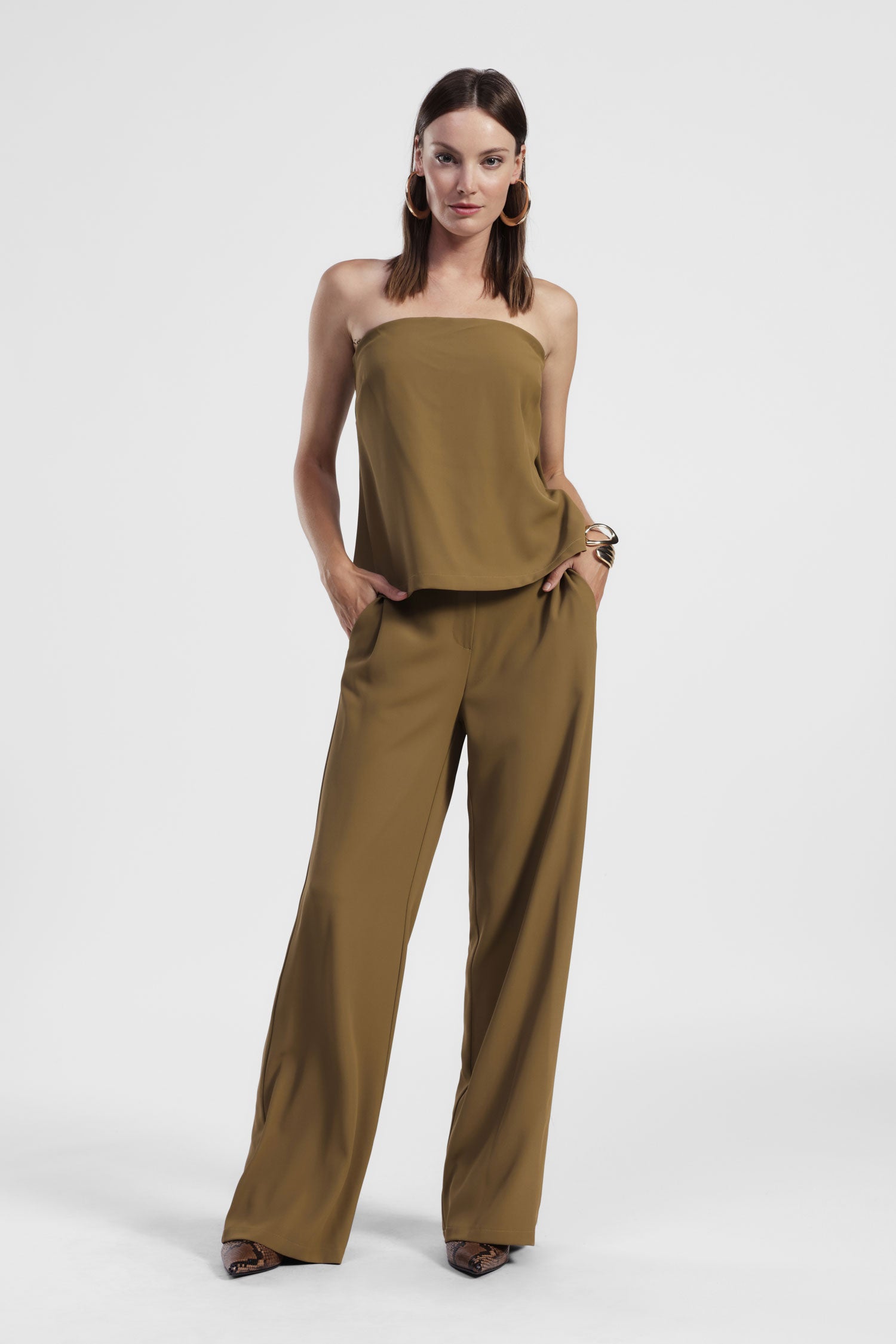 Pantaloni palazzo con piega centrale e tasche
