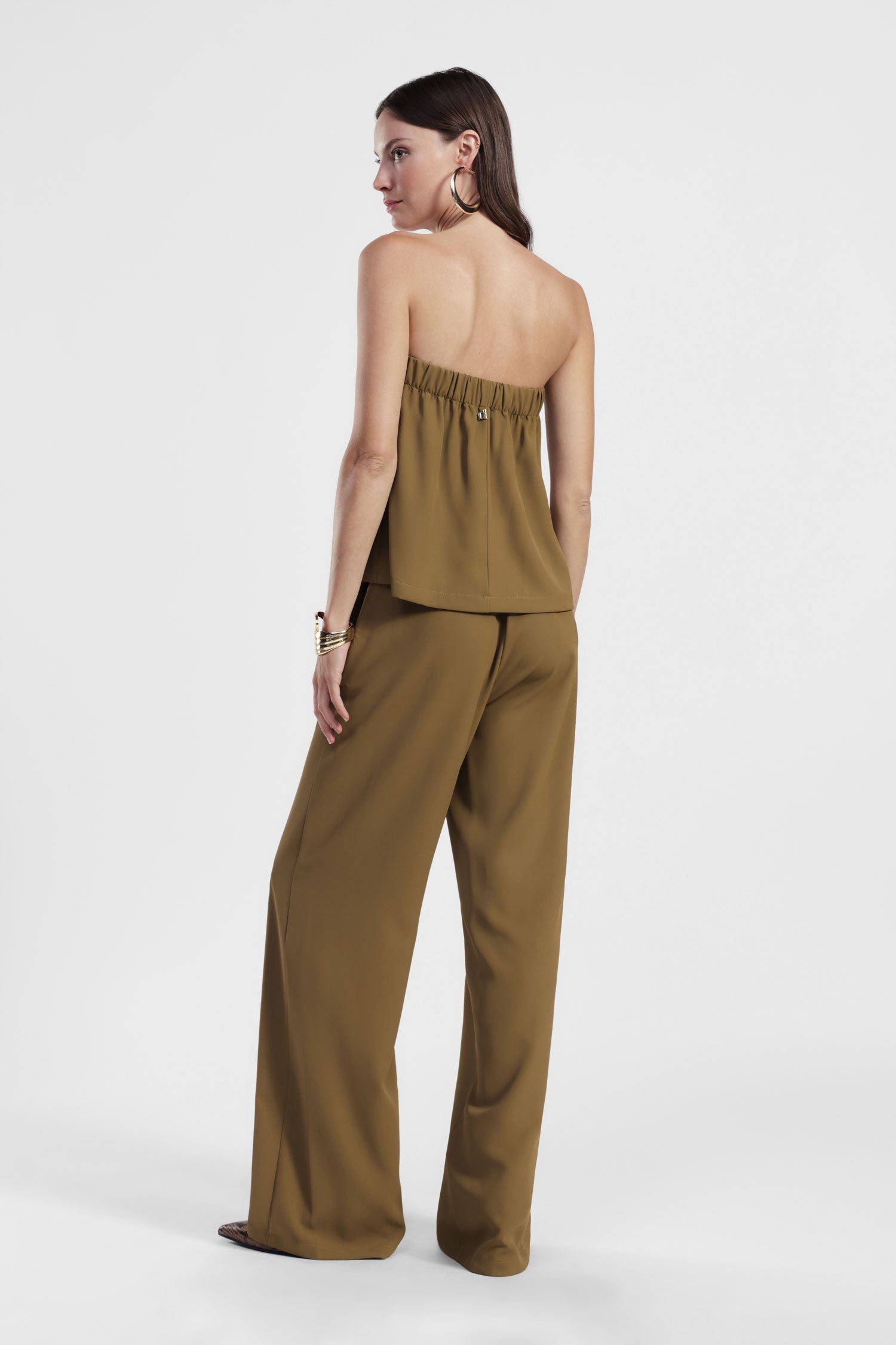 Pantaloni palazzo con piega centrale e tasche