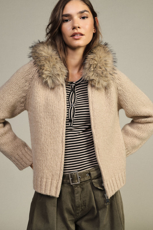 Cardigan con zip e cappuccio bordato in pelliccia