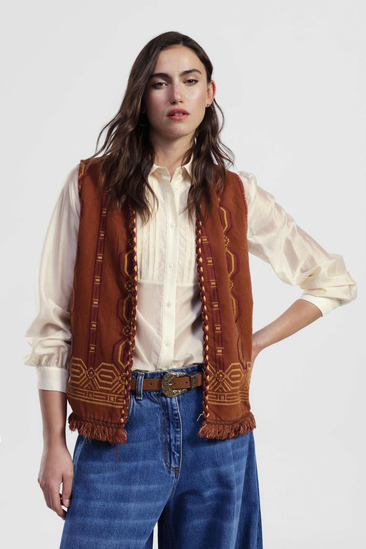 Gilet fantasia geometrica con frange