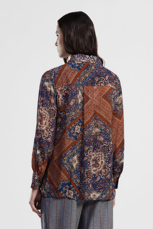 Camicia fantasia geometrica con bottoni frontali