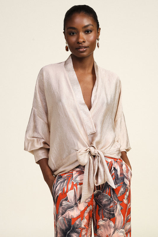 Blusa incrociata con maniche lunghe ampie e nodo