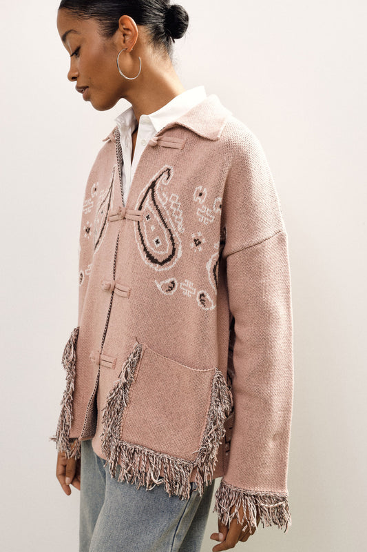 Cardigan fantasia paisley con frange e tasche