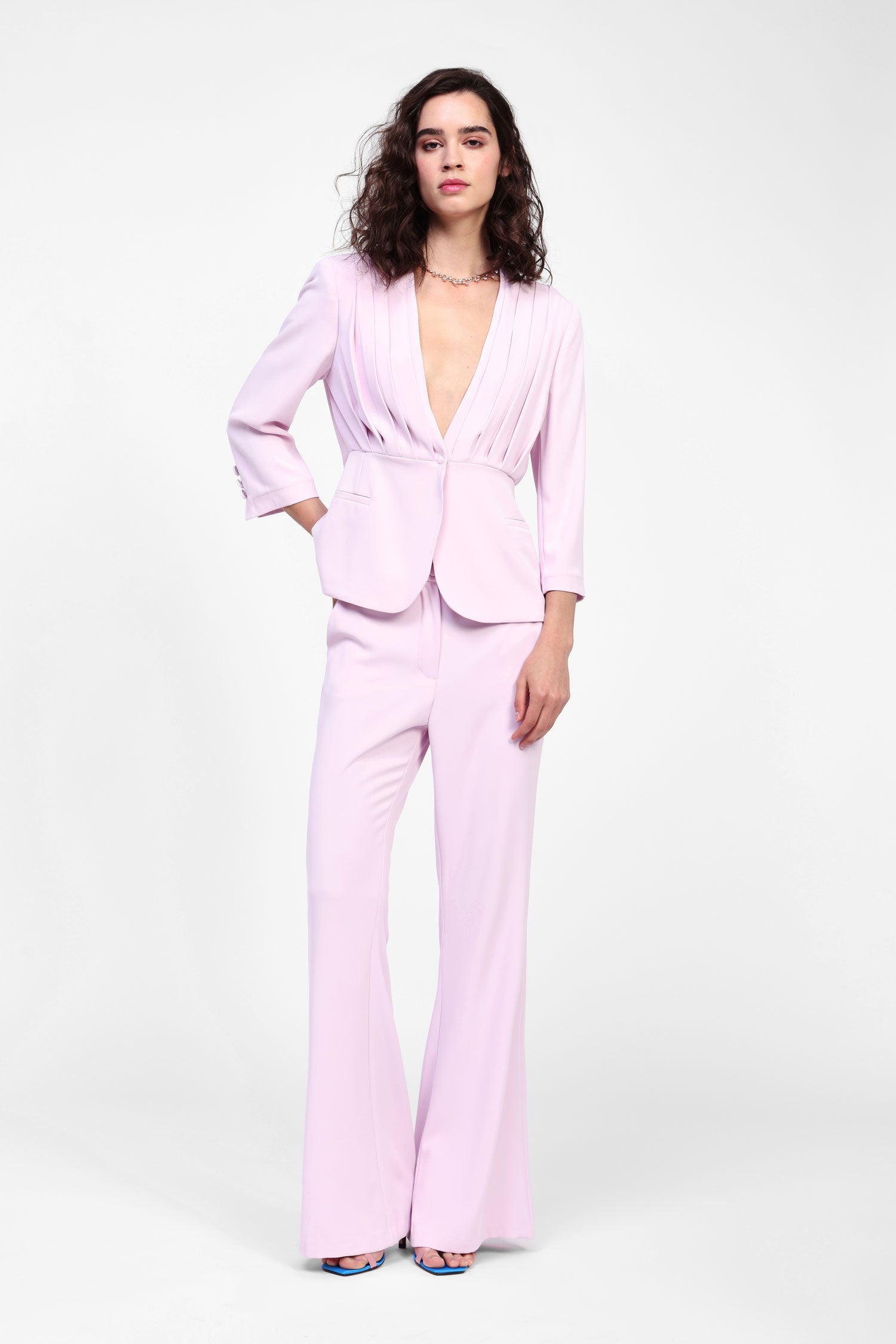 Pantaloni svasati con tasche laterali