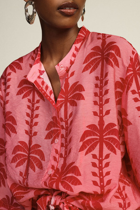 Camicia crop con stampa palme e nodo frontale