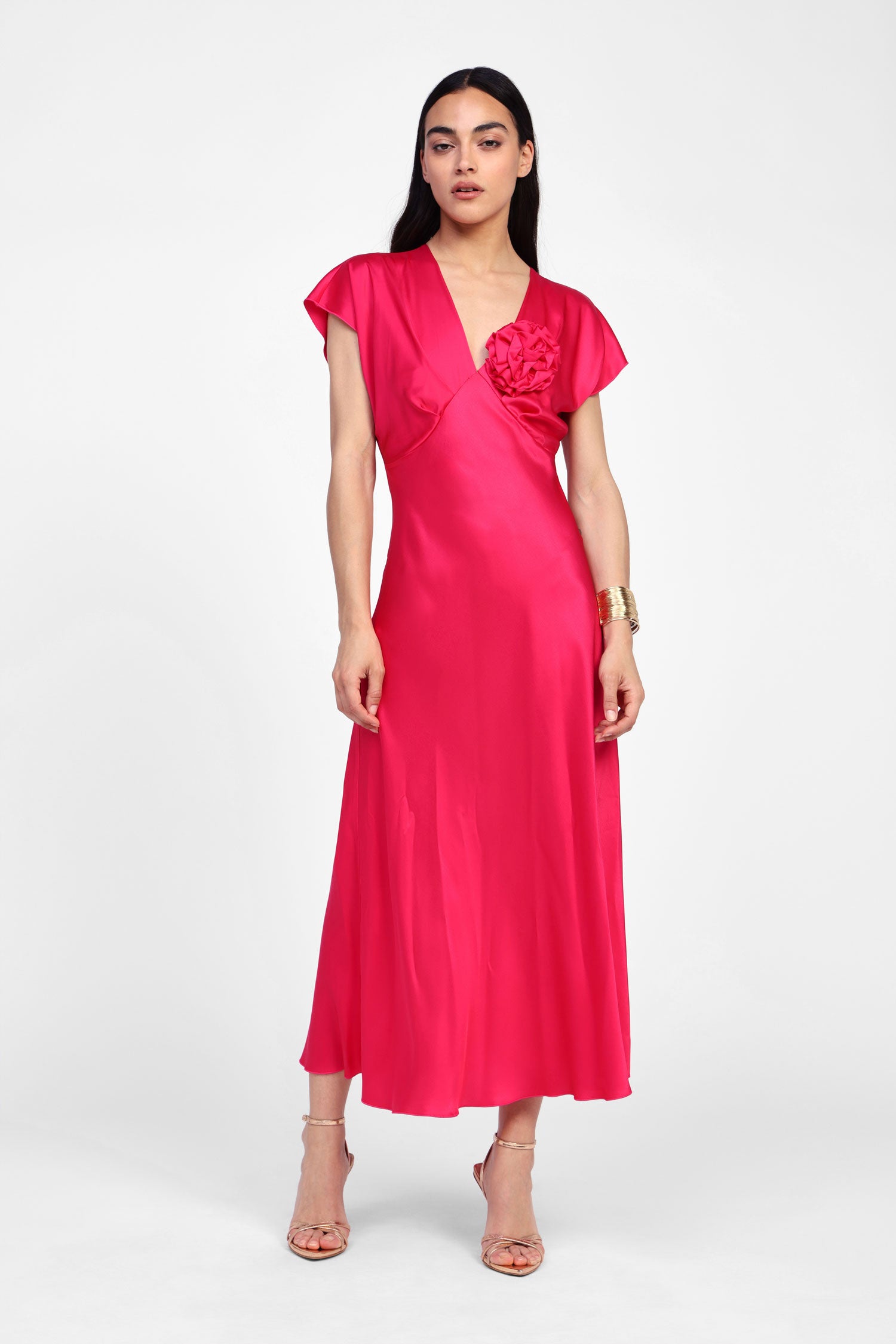 Abito in satin scollo a V fiore applicato