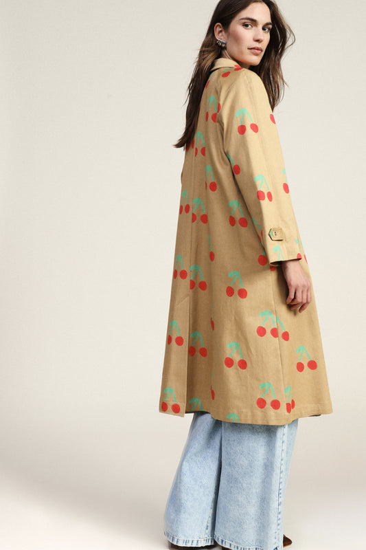 Cappotto lungo stampa ciliegie bottoni visibili