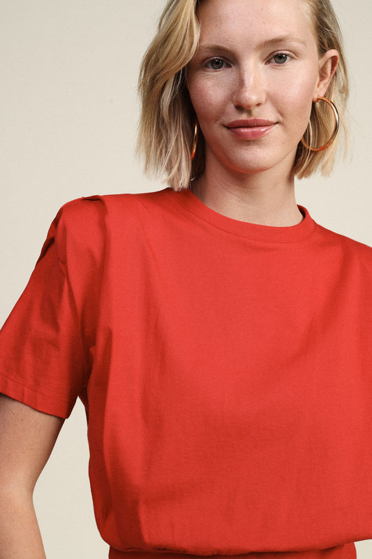 T-shirt corta fit morbido con spalle strutturate