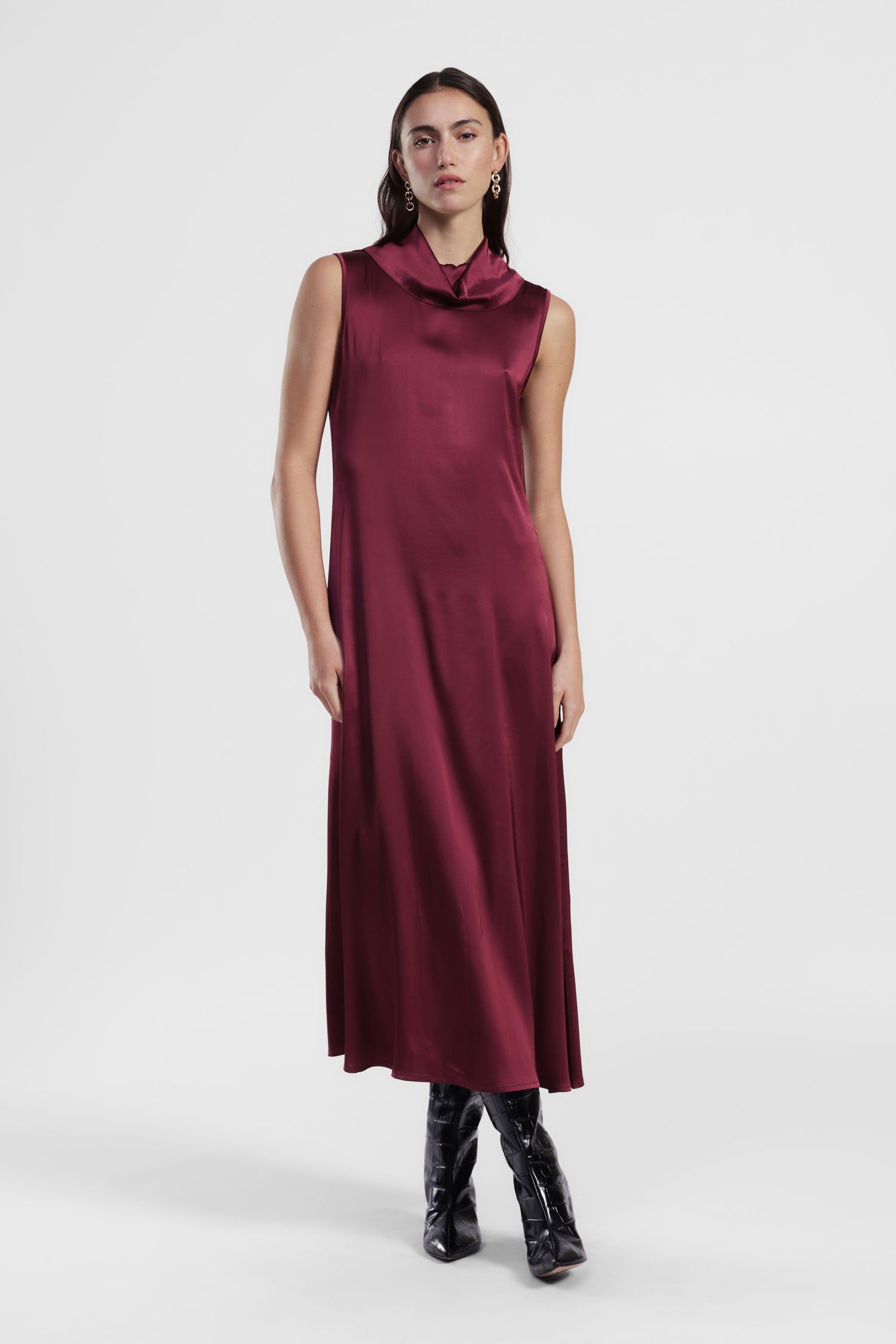 Abito lungo senza maniche con scollo morbido