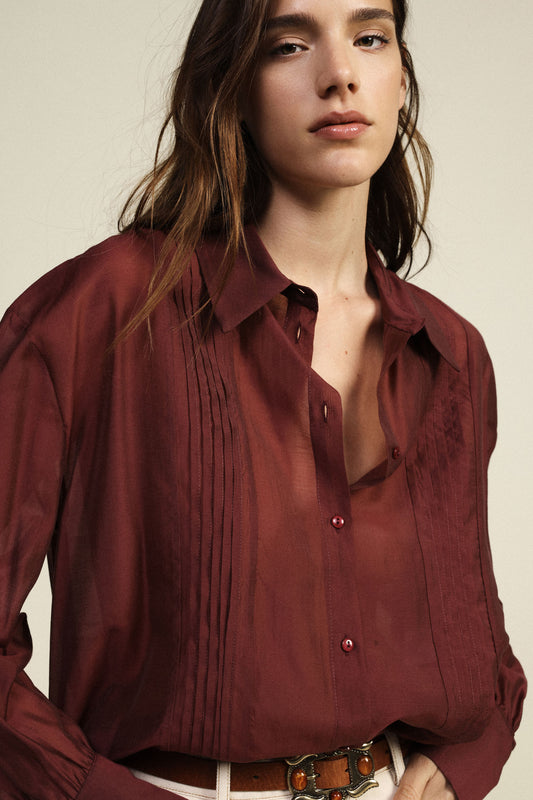 Camicia con pieghe e bottoni