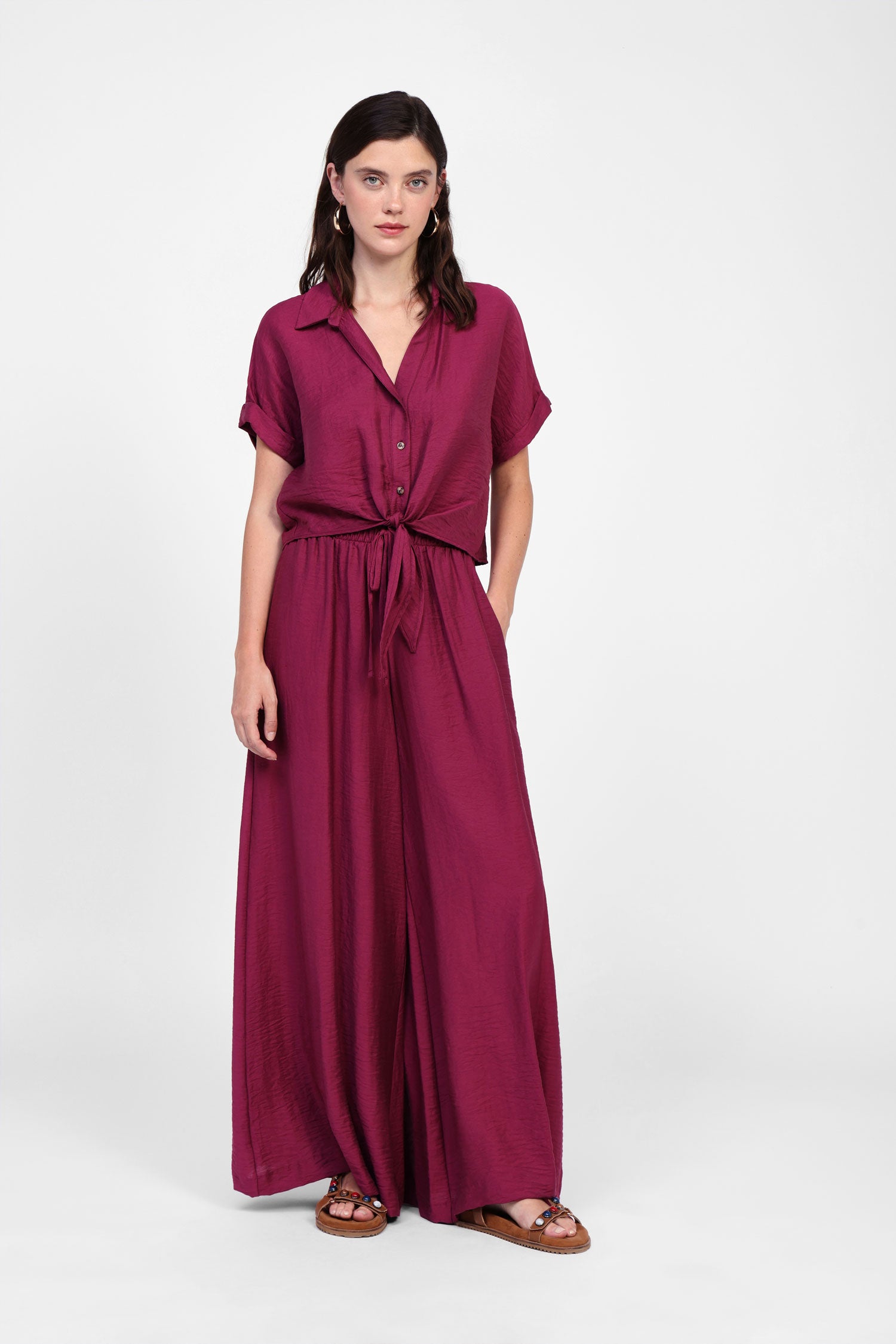 Pantaloni ampi con vita alta