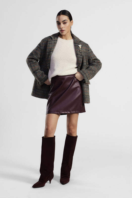 Gonna corta dal taglio essenziale