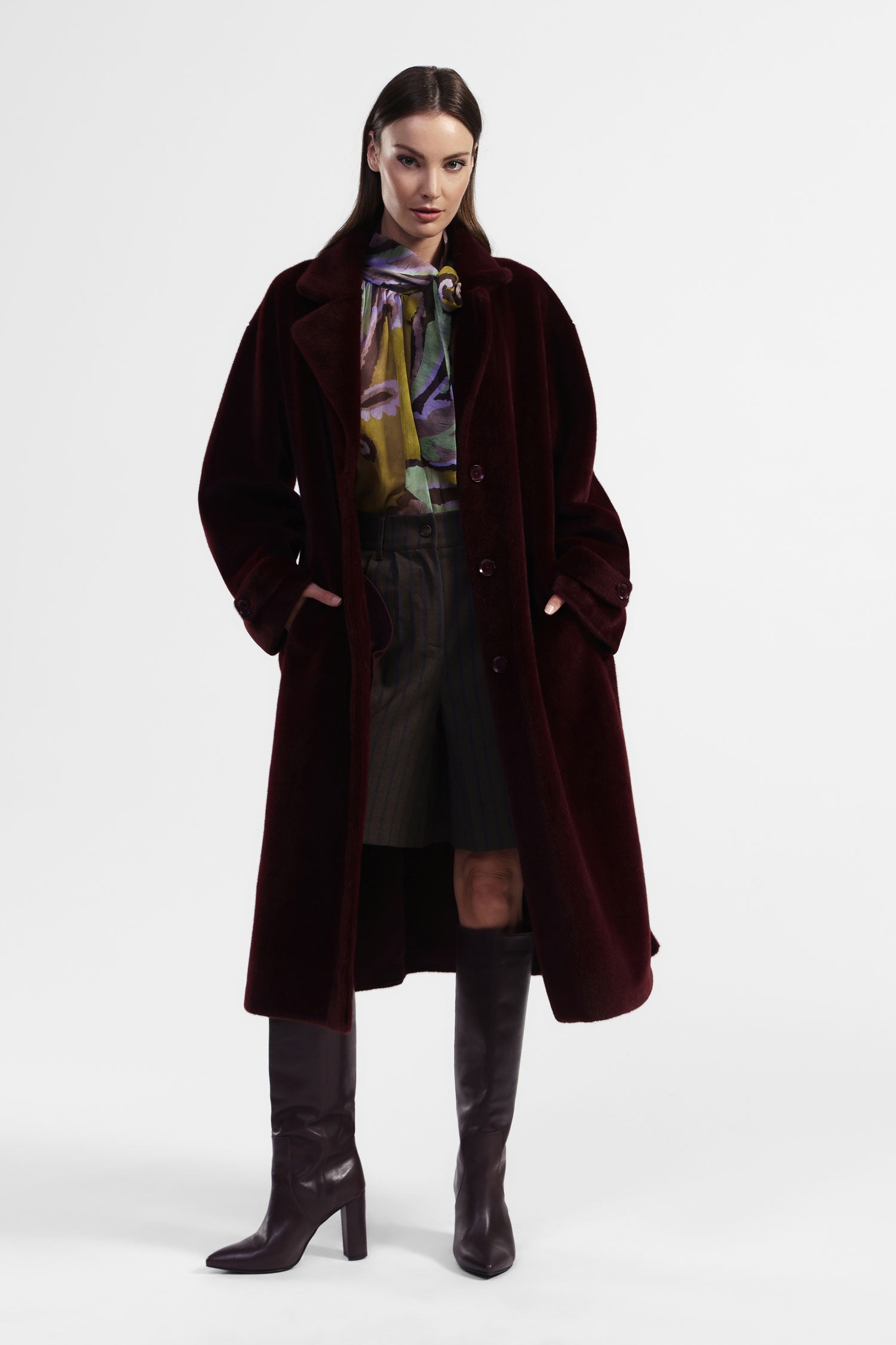 Cappotto lungo con bottoni e cintura