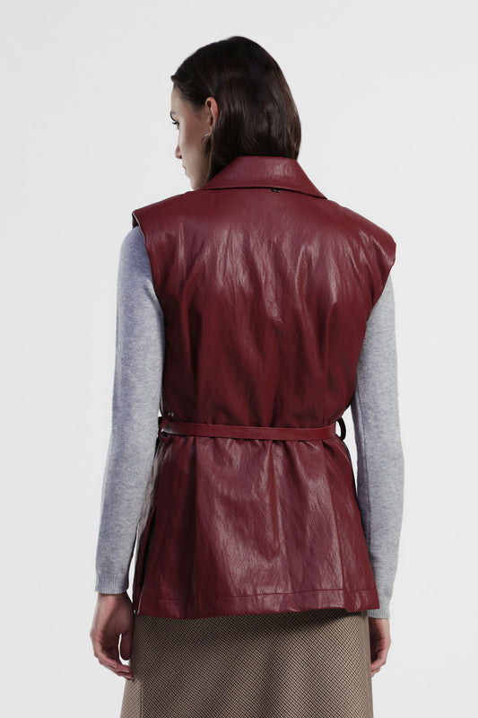 Gilet lungo senza maniche con cintura e revers