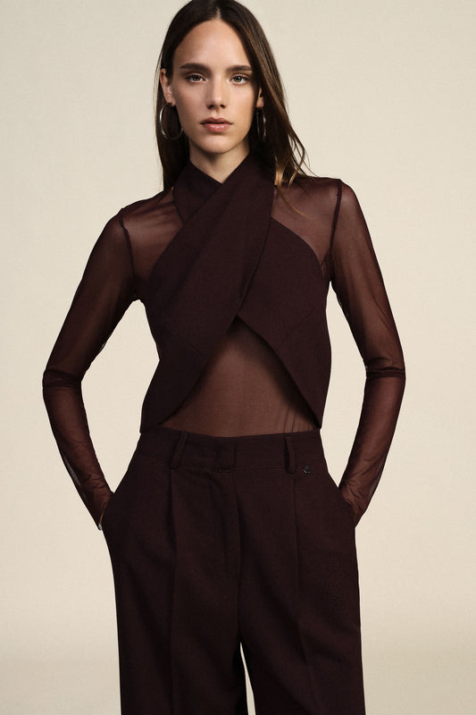 Top con maniche in tulle e dettaglio incrociato