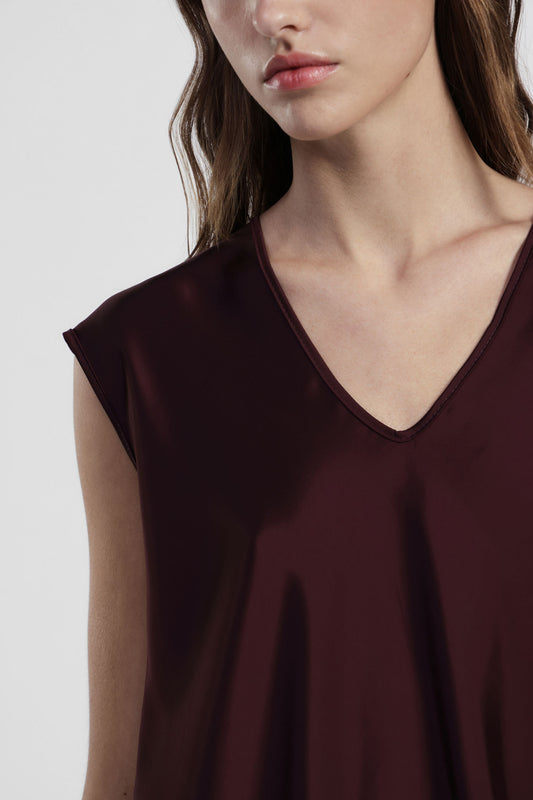 Top scollo v modello fluido senza maniche