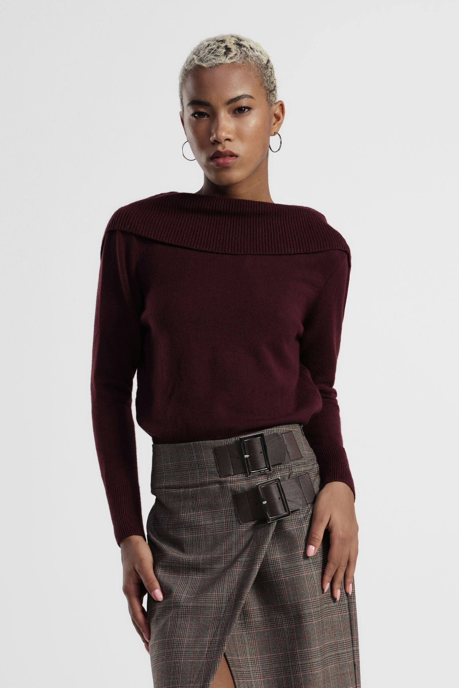 Maglione scollo posteriore collo ampio