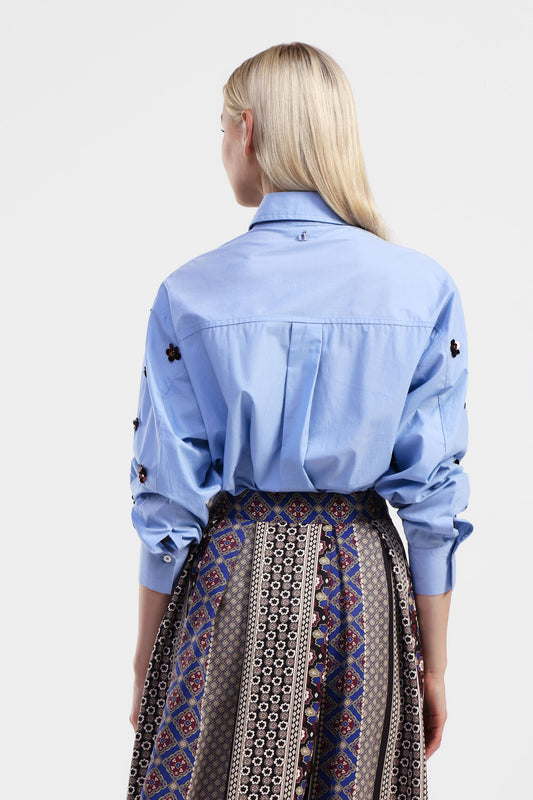 Camicia con fiori decorativi