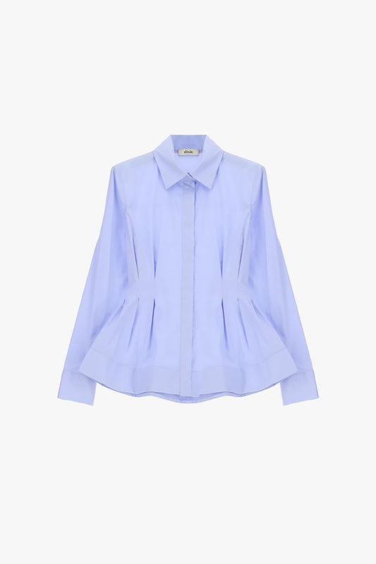 Camicia con pince frontali e taglio svasato
