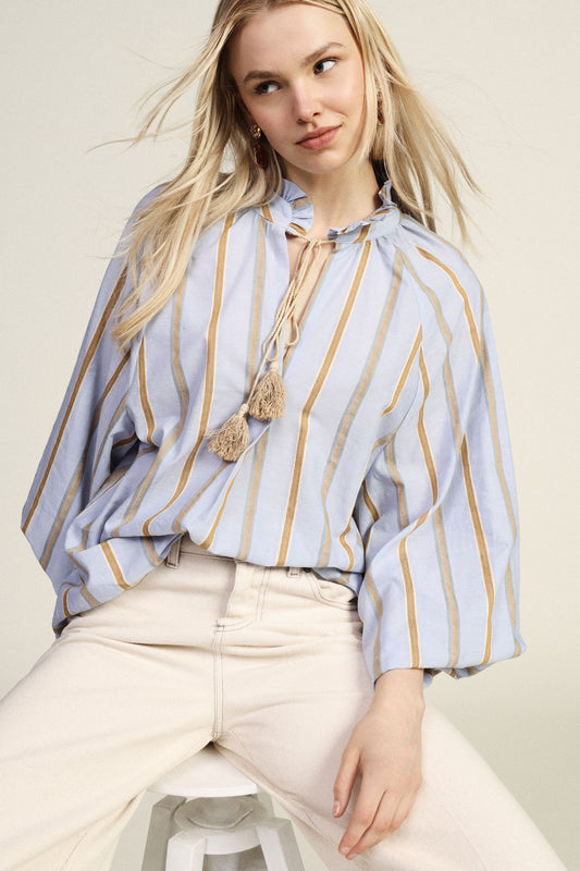 Blusa a righe con maniche ampie e laccetto